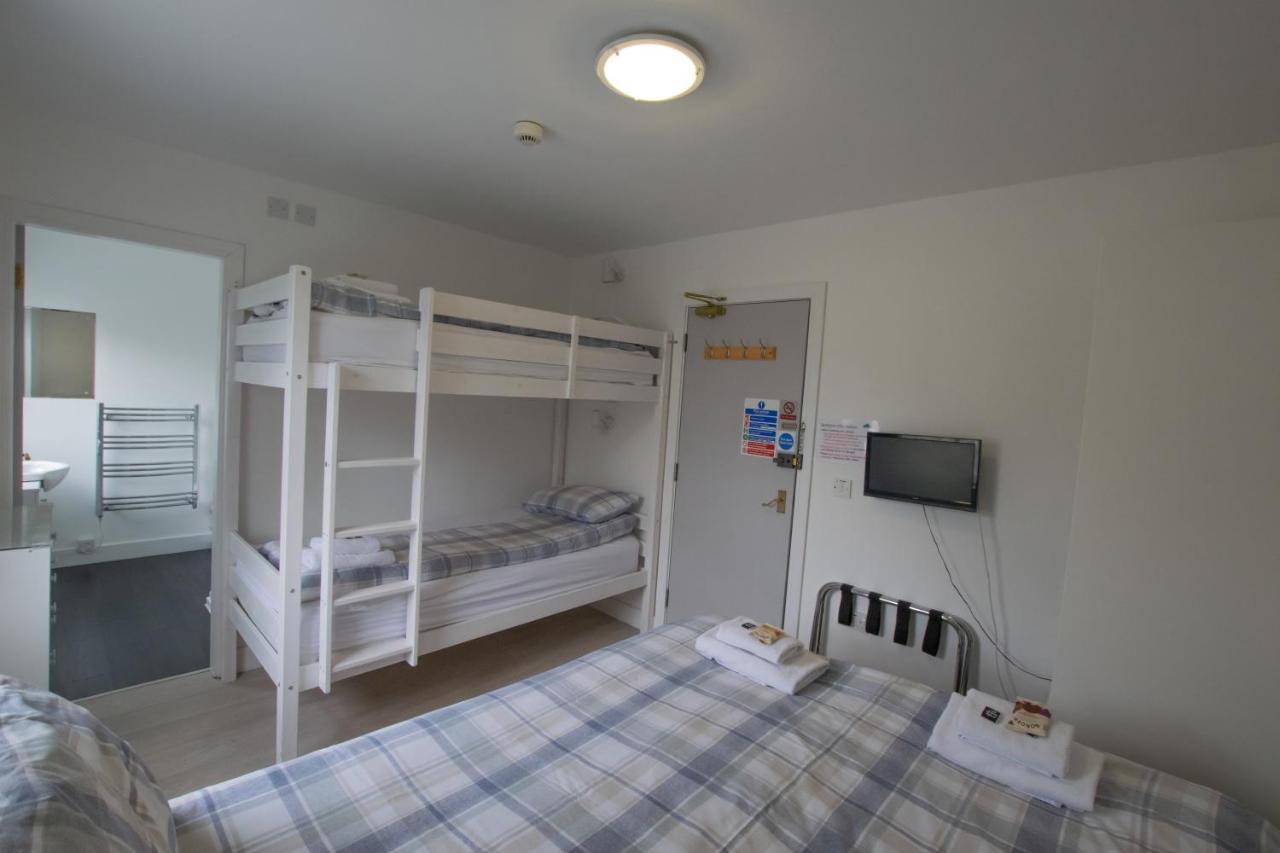 Corran Bunkhouse Hotel Exterior foto A room at a capsule hotel in Tokyo