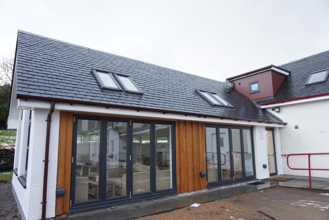 Corran Bunkhouse Hotel Exterior foto The new extension at the rear of the school